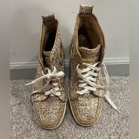 Louis Vuitton sneakers with a pop of sparkle. - Picture 2 of 6